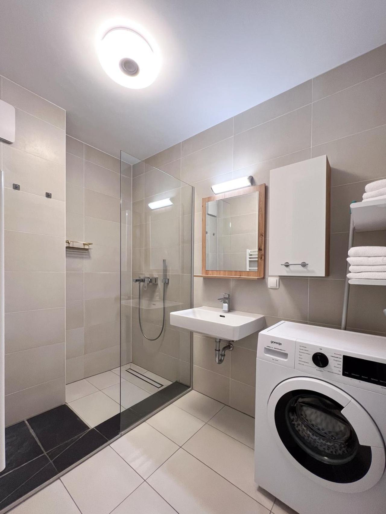 Modern Apartment W/ Cozy Balcony Near City Center Відень Екстер'єр фото