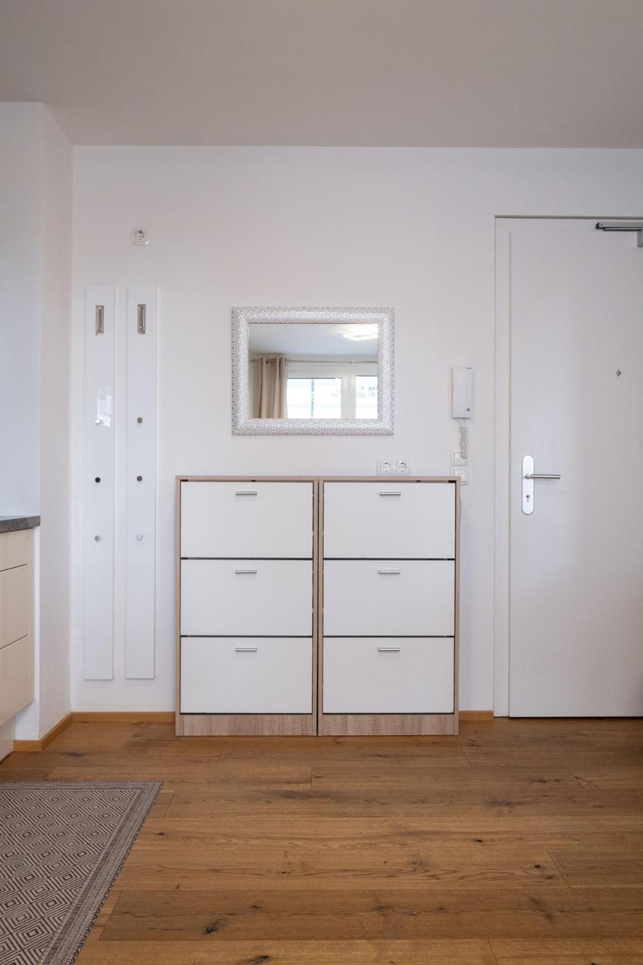 Modern Apartment W/ Cozy Balcony Near City Center Відень Екстер'єр фото