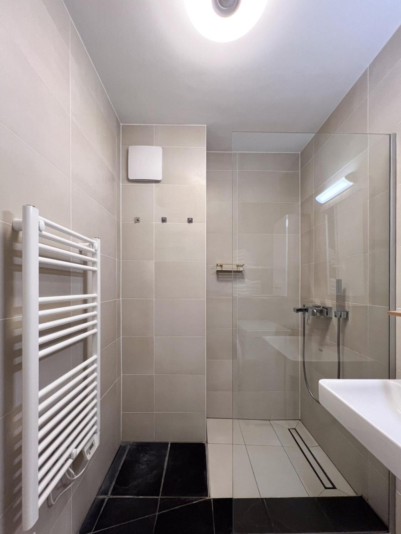 Modern Apartment W/ Cozy Balcony Near City Center Відень Екстер'єр фото