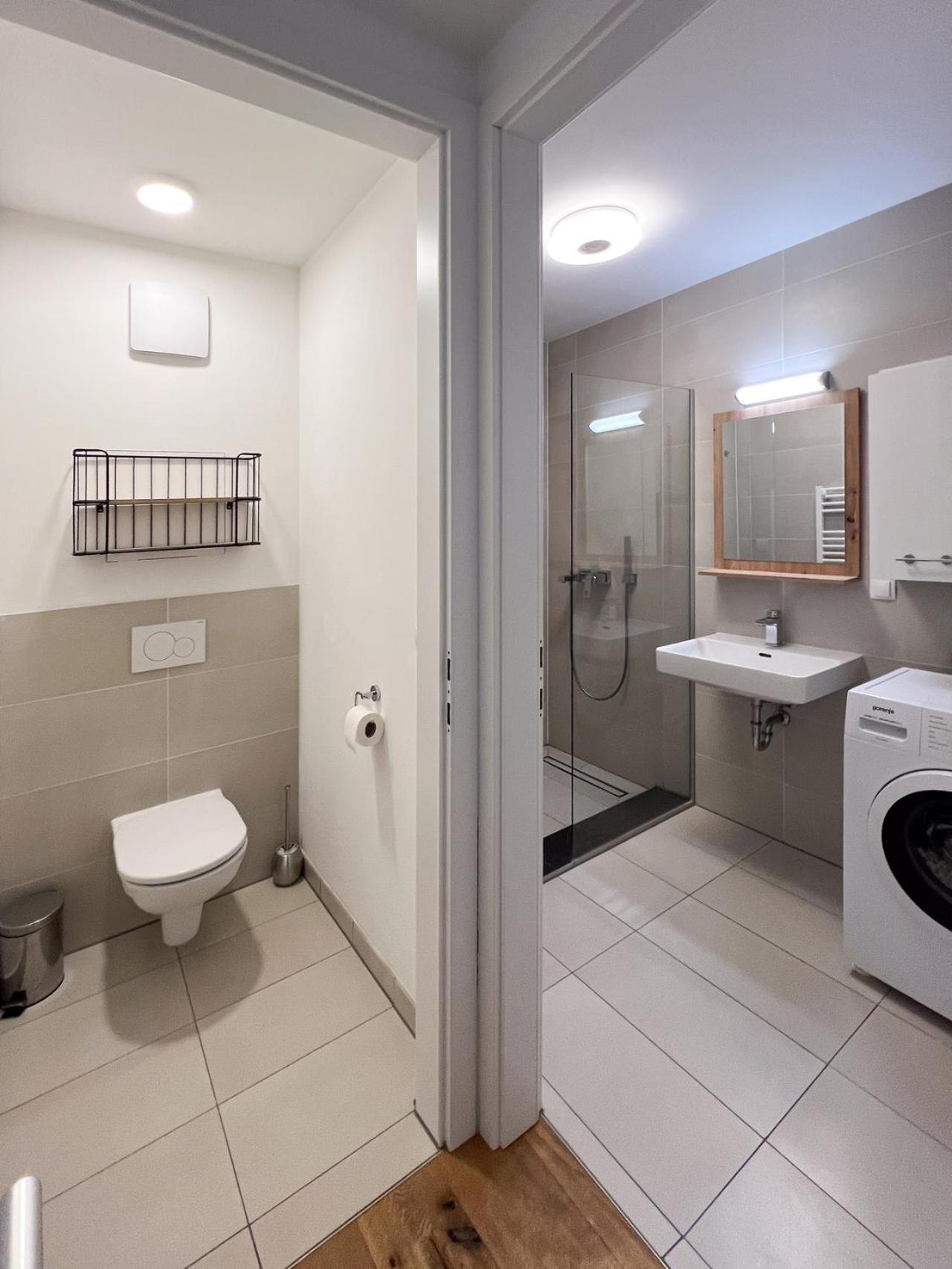 Modern Apartment W/ Cozy Balcony Near City Center Відень Екстер'єр фото